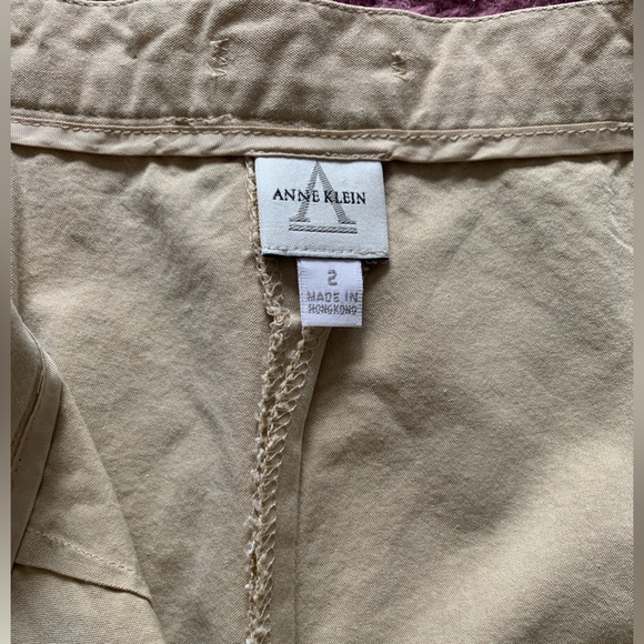 Anne Klein khaki Bermuda shorts. 58%Cotton, 42%Lyocell fabric. S2 - Picture 6 of 8